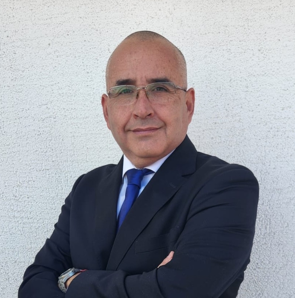 HECTOR CONRADO FLORES CARRIZO  Magíster en Administración de Empresas mención Gerencia de Proyectos Antofagasta - Rancagua 